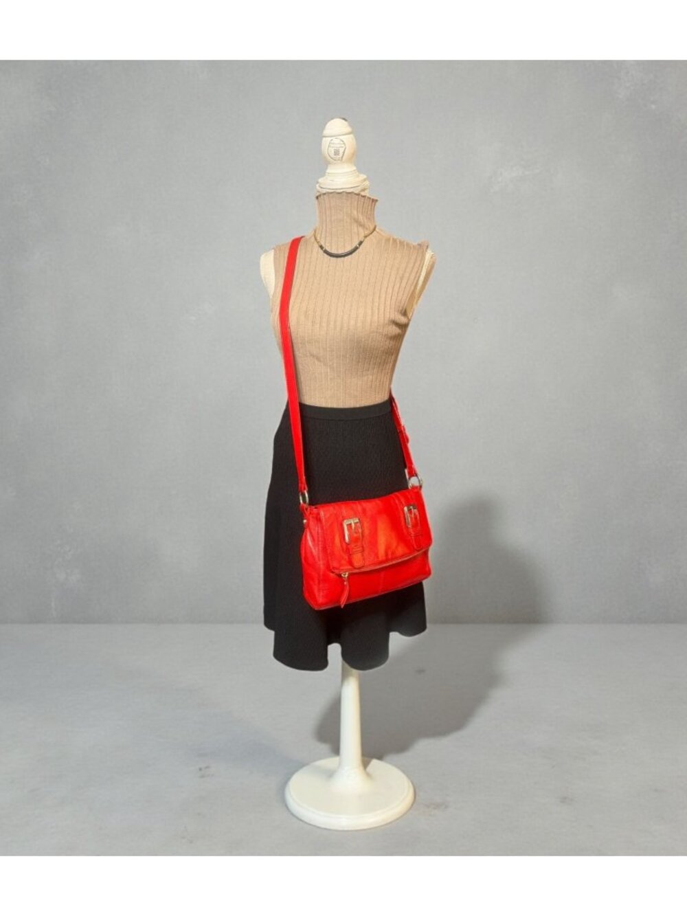 B Makowsky Fold Over Cherry Red Pebbled Leather Crossbody Bag Adjustable Strap - Picture 2 of 11
